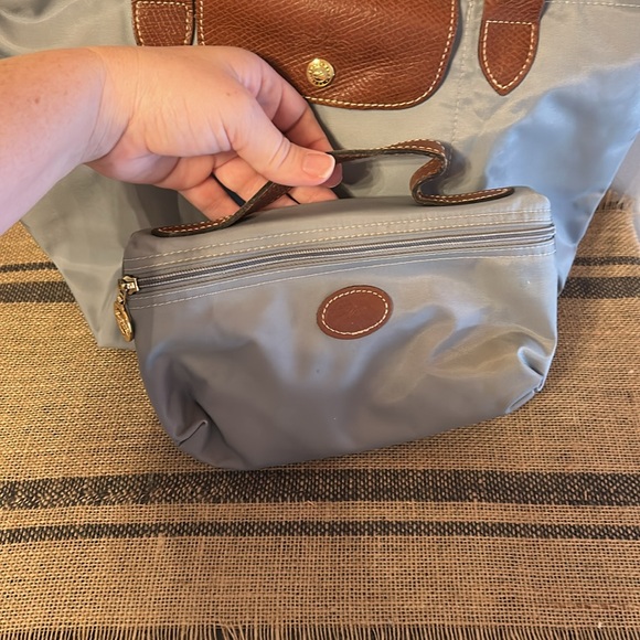[Longchamp] Gray “Le Pilage” bag With Matching cosmetic bag - Picture 2 of 5